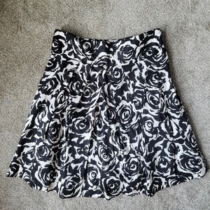 Twenty One Floral Rose Black and White Skirt Size Junior M